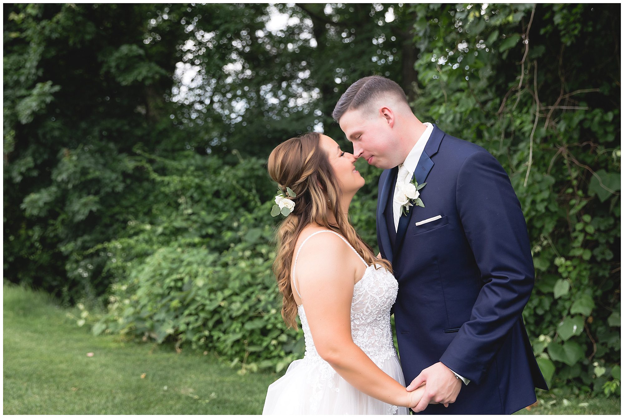 maneeley's wedding bride and groom romantic