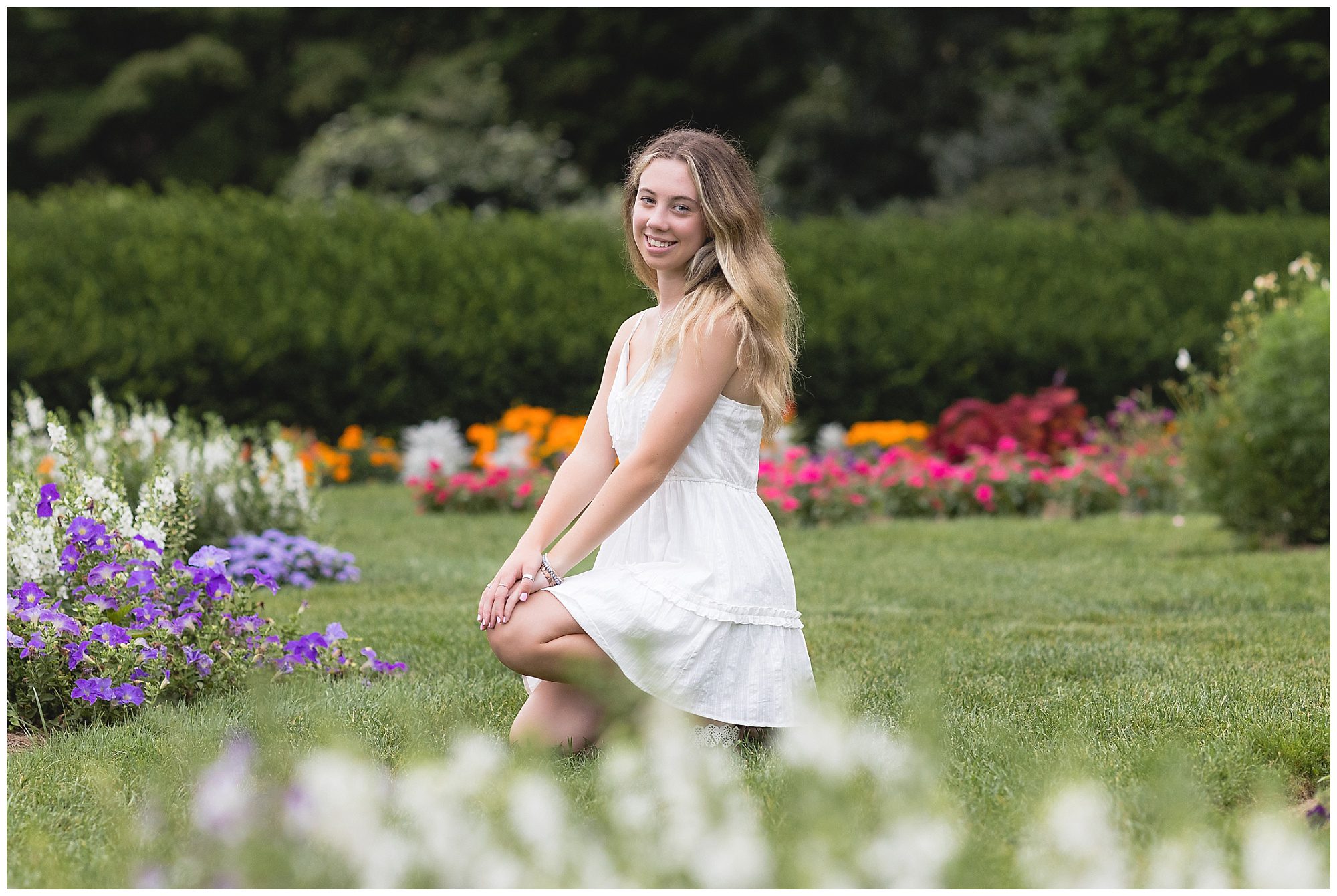senior portraits flowers