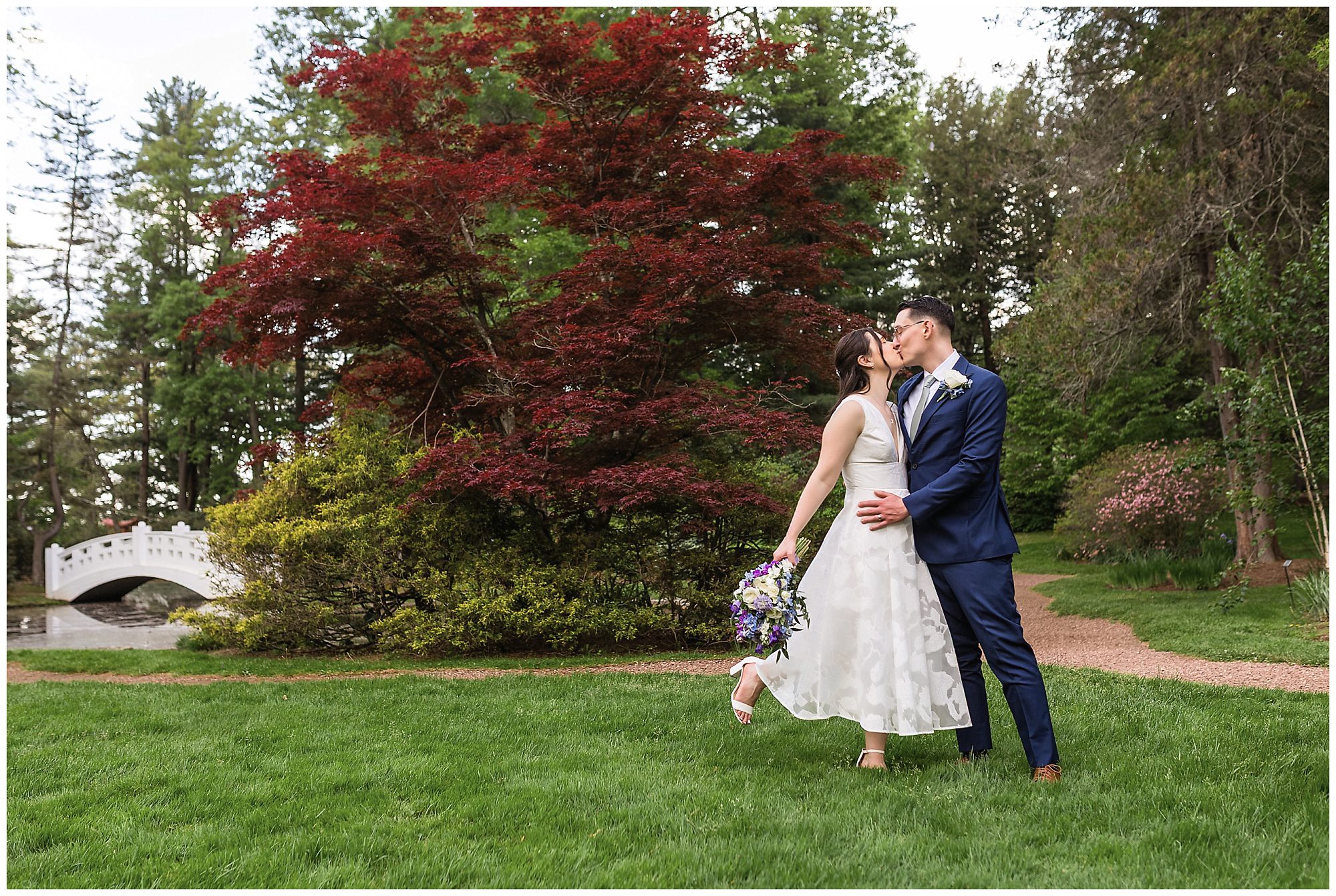 Wickham Park elopement portraits couple kissing
