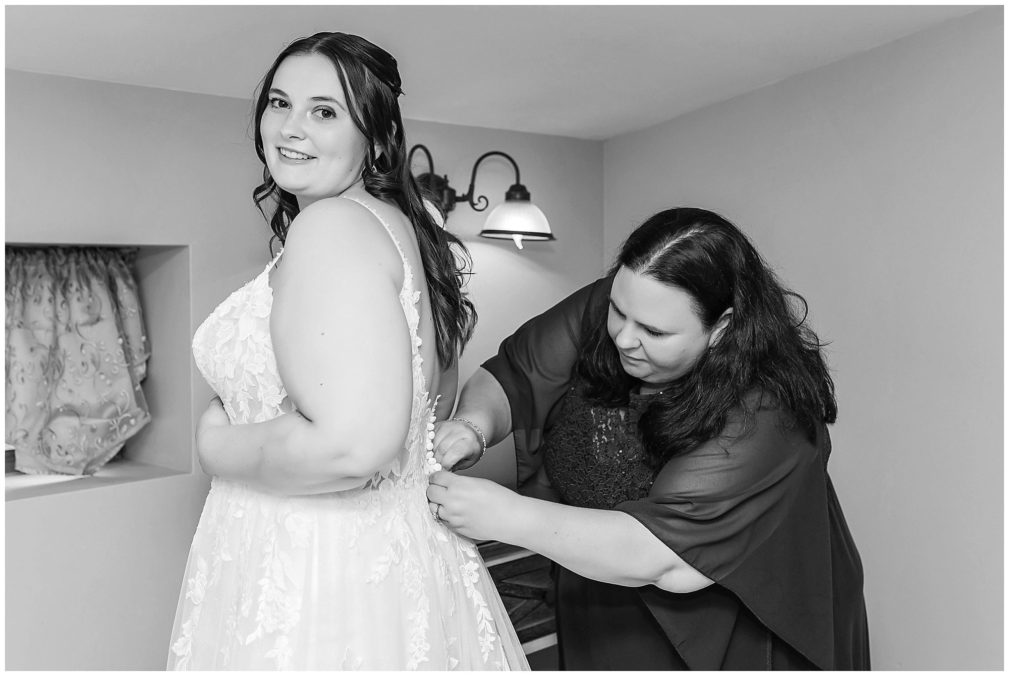 Wood Acres Farm Intimate Wedding bridal suite cottage